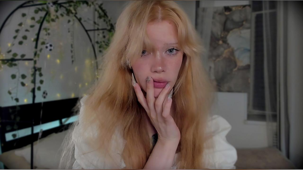 Webcam chat profile for SweetMell: Leather
