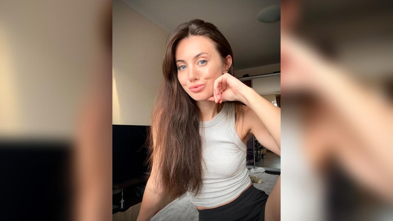 Webcam chat profile for Ressa: Ask about my Hobbies