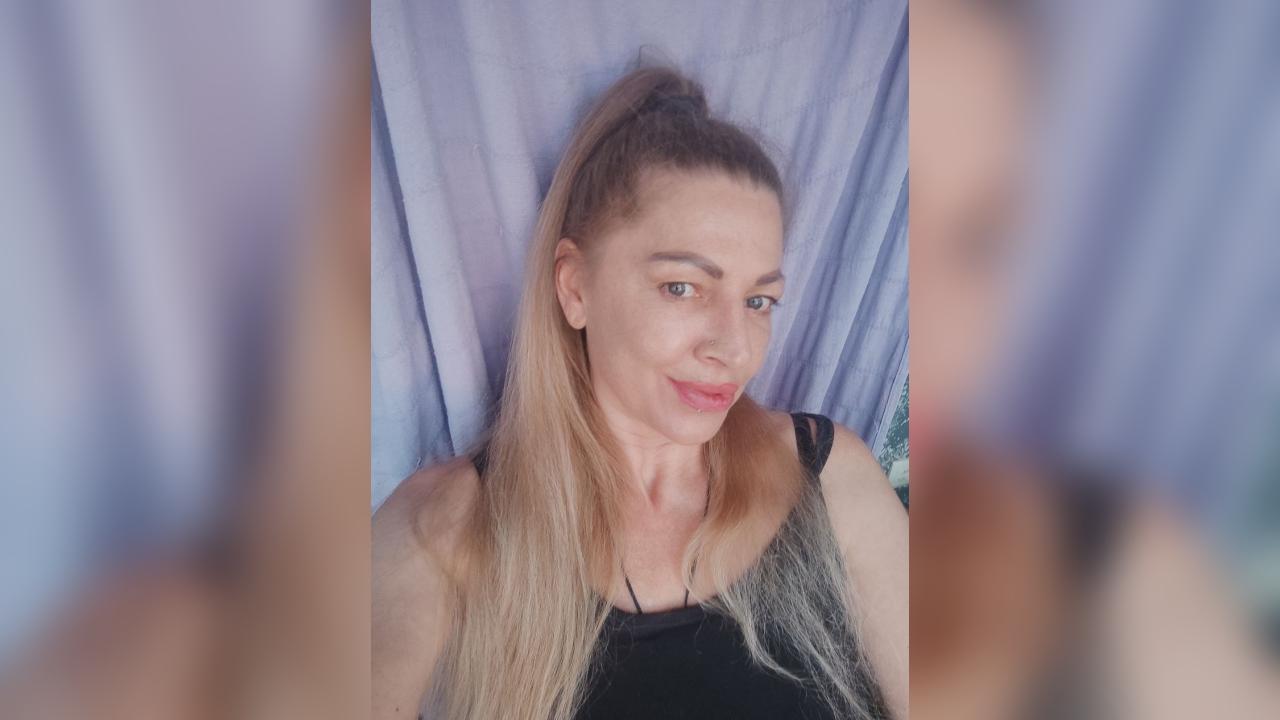 Webcam chat profile for Delira