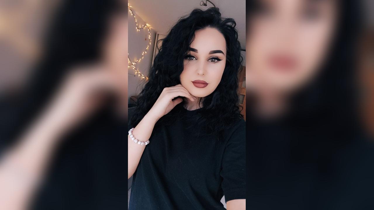 Webcam chat profile for KrisYa: Outfits