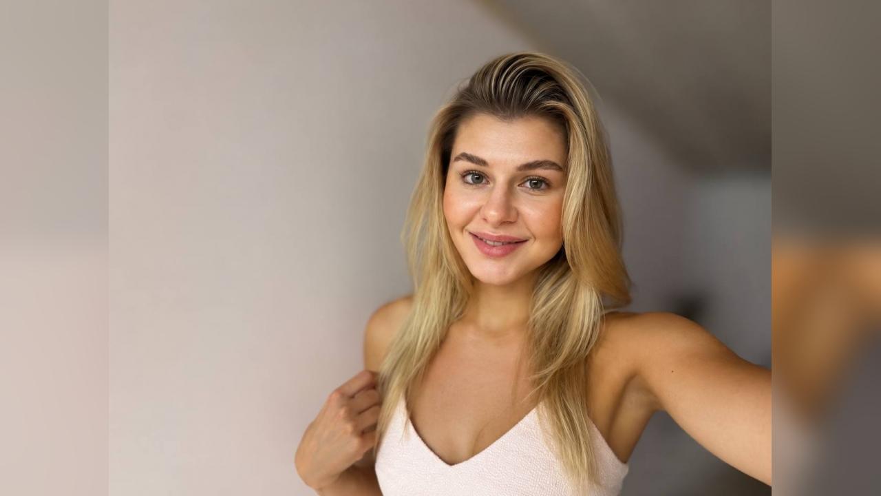 Webcam chat profile for HappyLady: Dancing