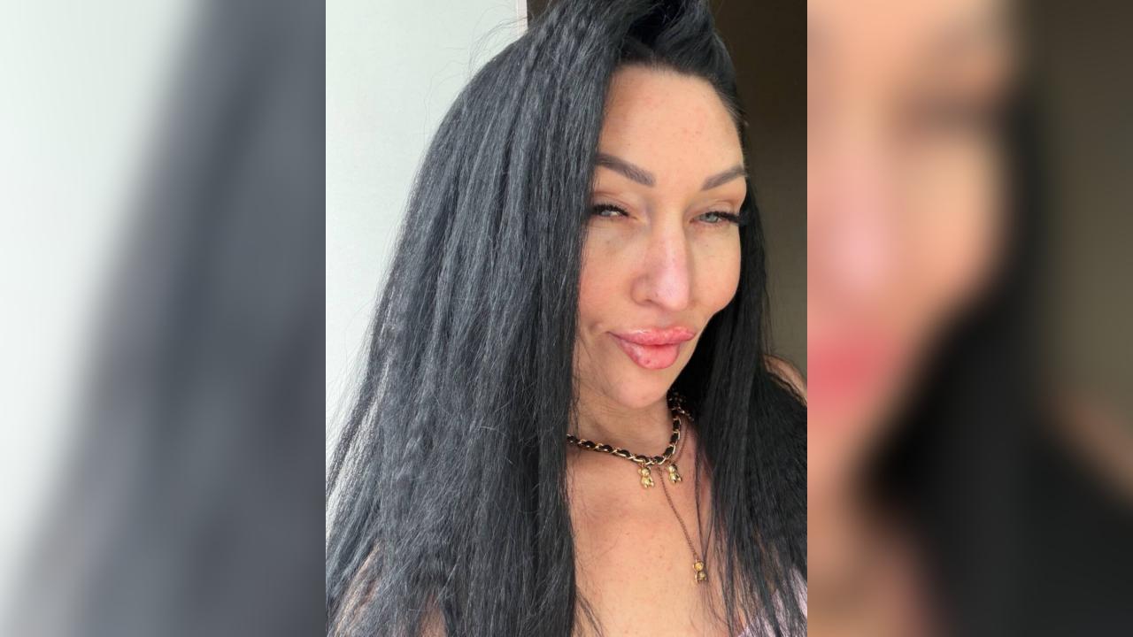 Webcam chat profile for 693RosyAura