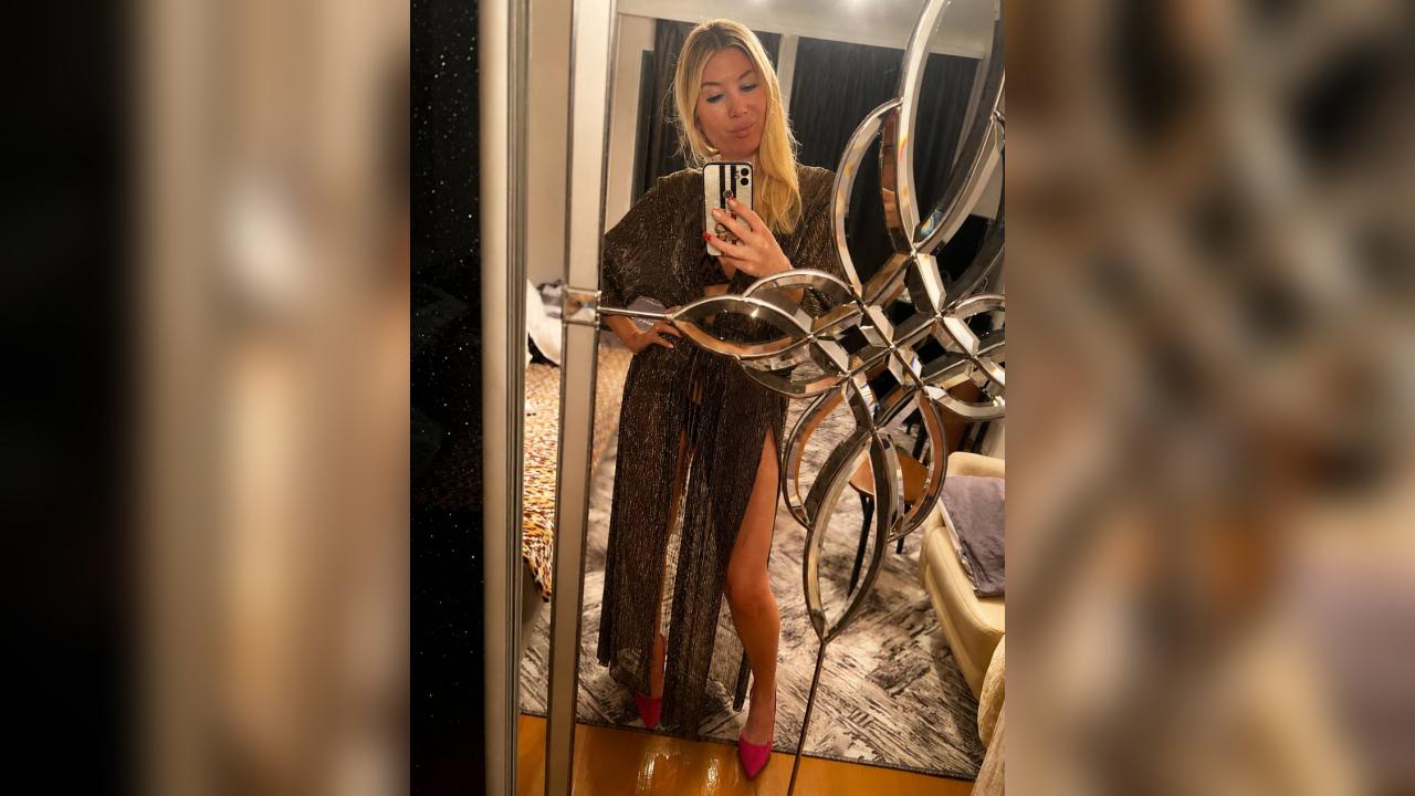 Webcam chat profile for SunnyBlondeA: Dancing