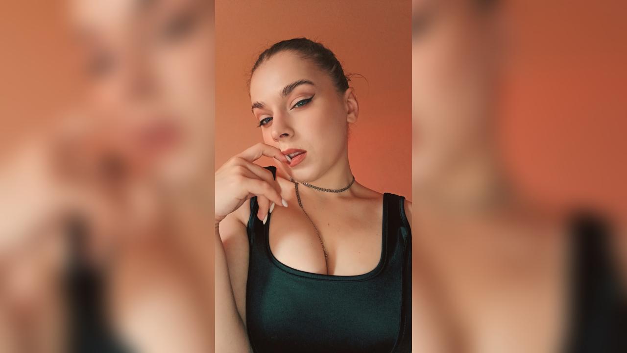 Webcam chat profile for Miralyn: Ask about my Hobbies