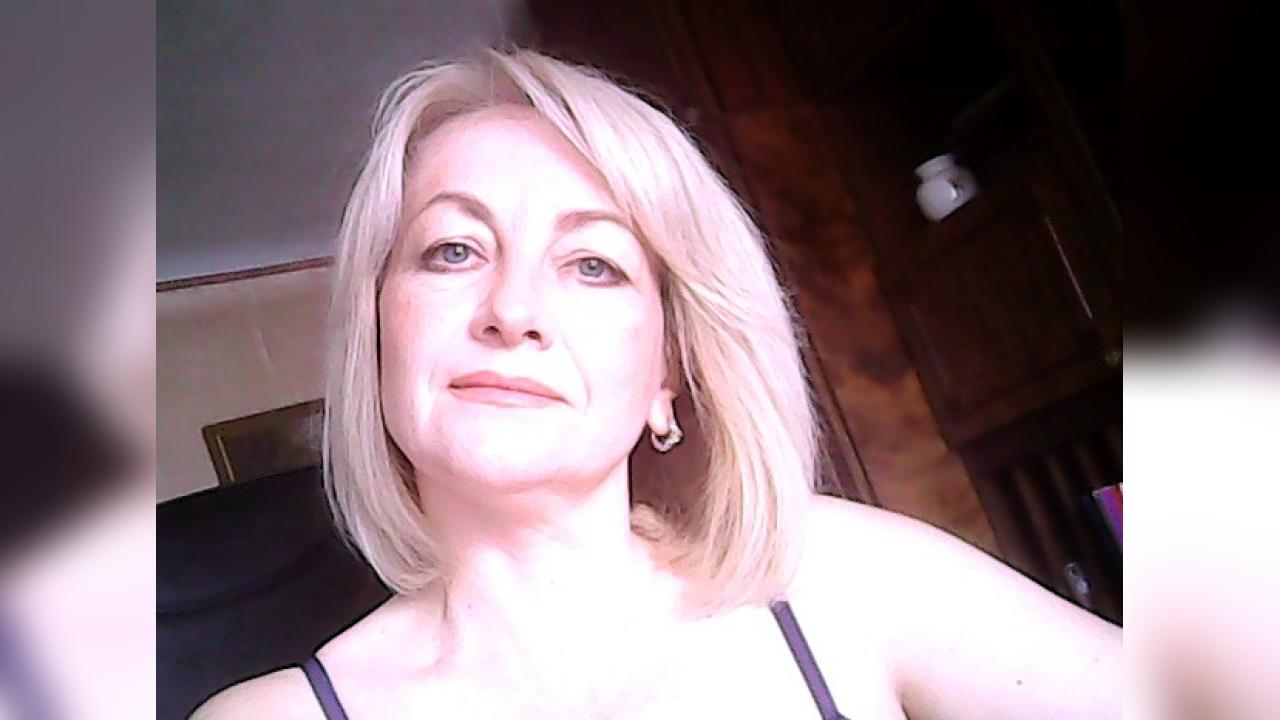 Webcam chat profile for SecretSmile4326: Legs, feet & shoes