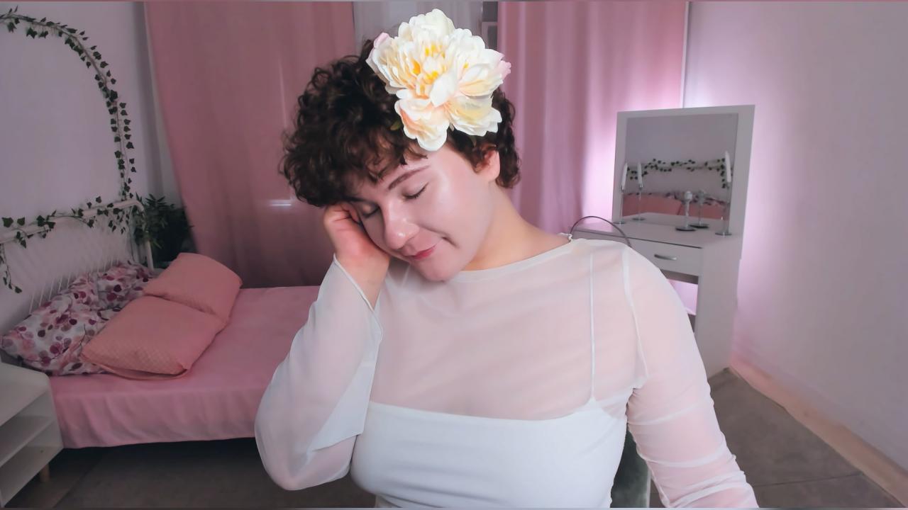 Webcam chat profile for MelittaAdams: Freckles