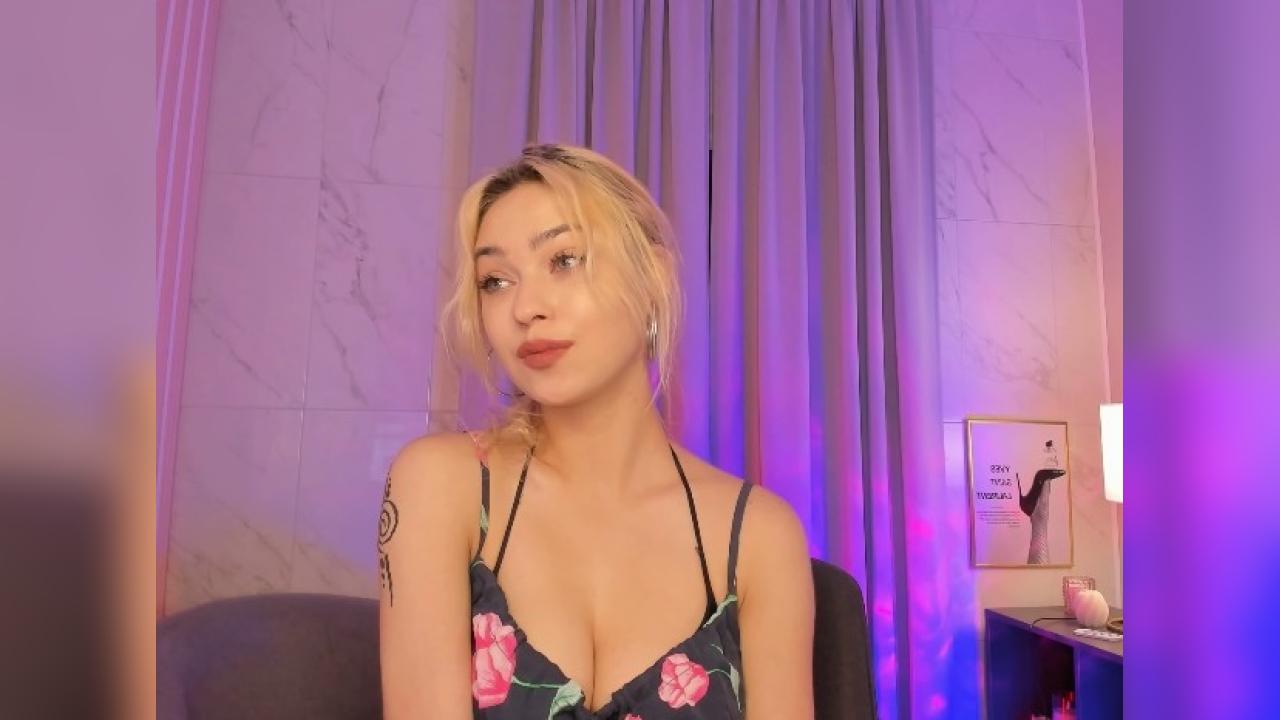 Webcam chat profile for AlysiaSun: Legs, feet & shoes