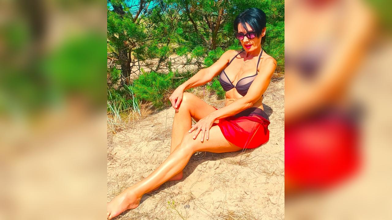 Webcam chat profile for AdorableAnna: Legs, feet & shoes