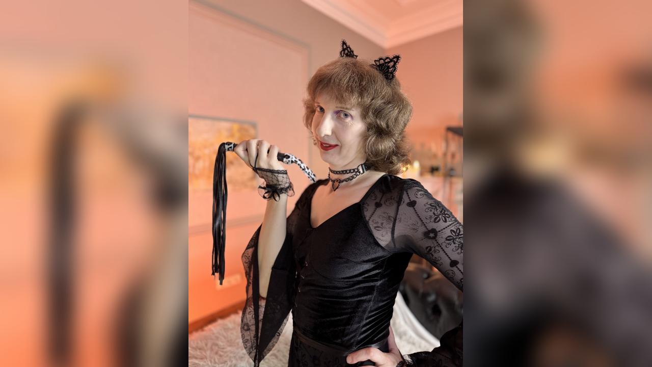 Webcam chat profile for KateAvis: Bondage & discipline