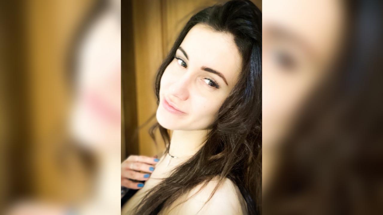 Webcam chat profile for SilentLuna: Ask about my Hobbies