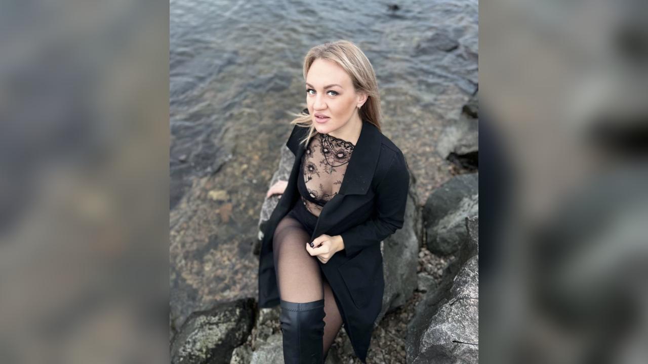 Webcam chat profile for Verona11