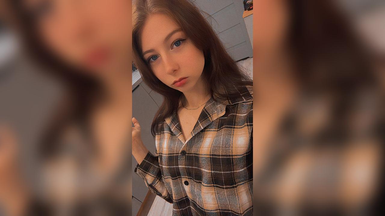 Webcam chat profile for KrisstinaSkay: Smoking