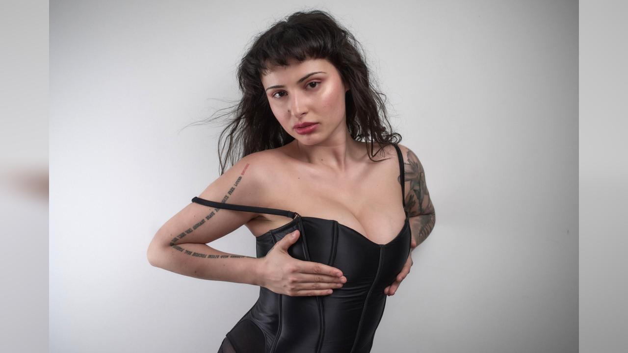 Webcam chat profile for VenusinNylons: Dominatrix