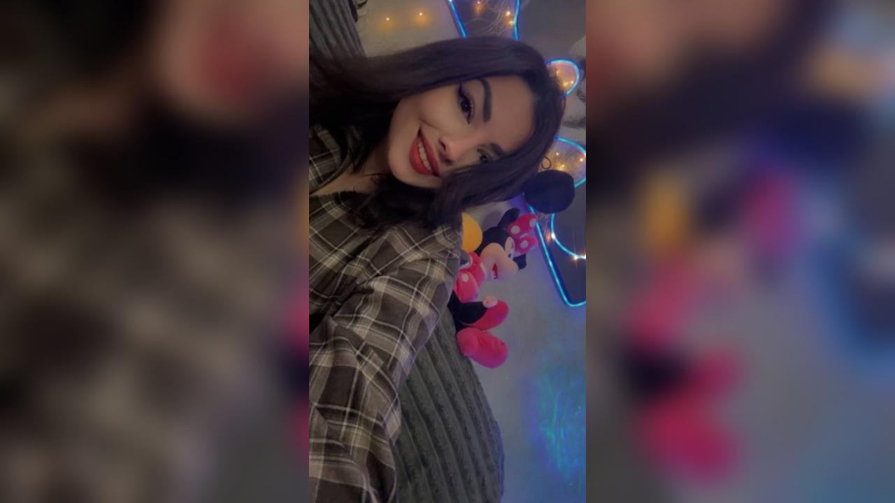 Webcam chat profile for Ameli: Smoking