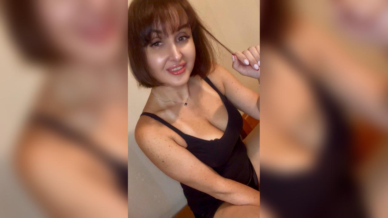 Webcam chat profile for TishaSun: Legs, feet & shoes