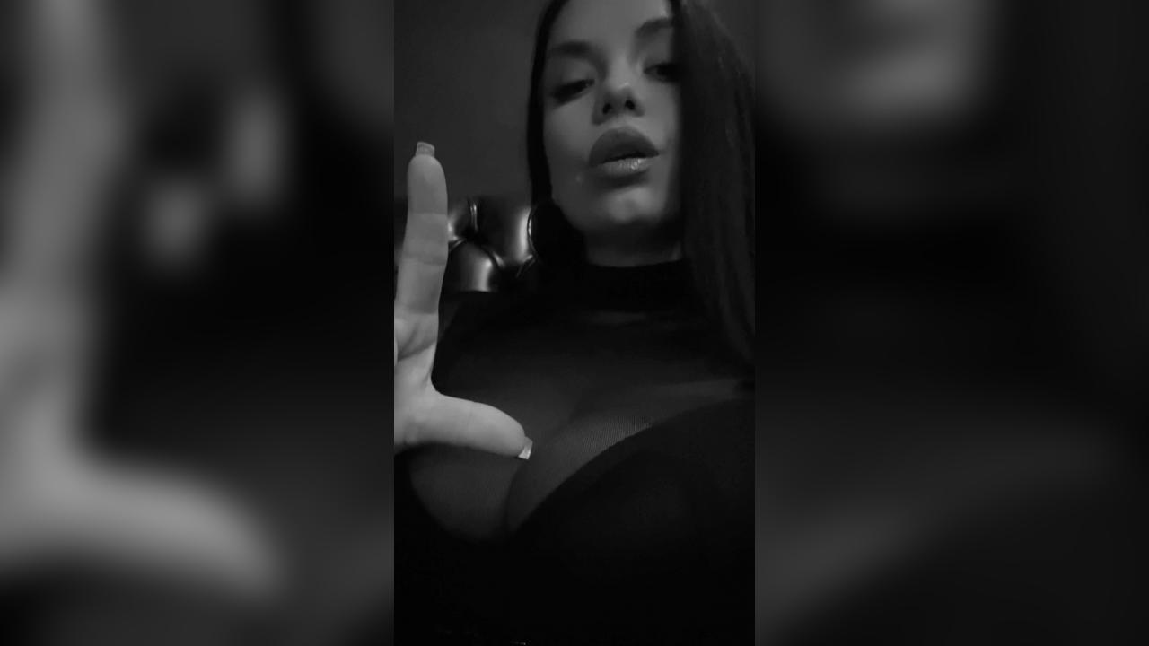 Webcam chat profile for AliceReign: Dominatrix