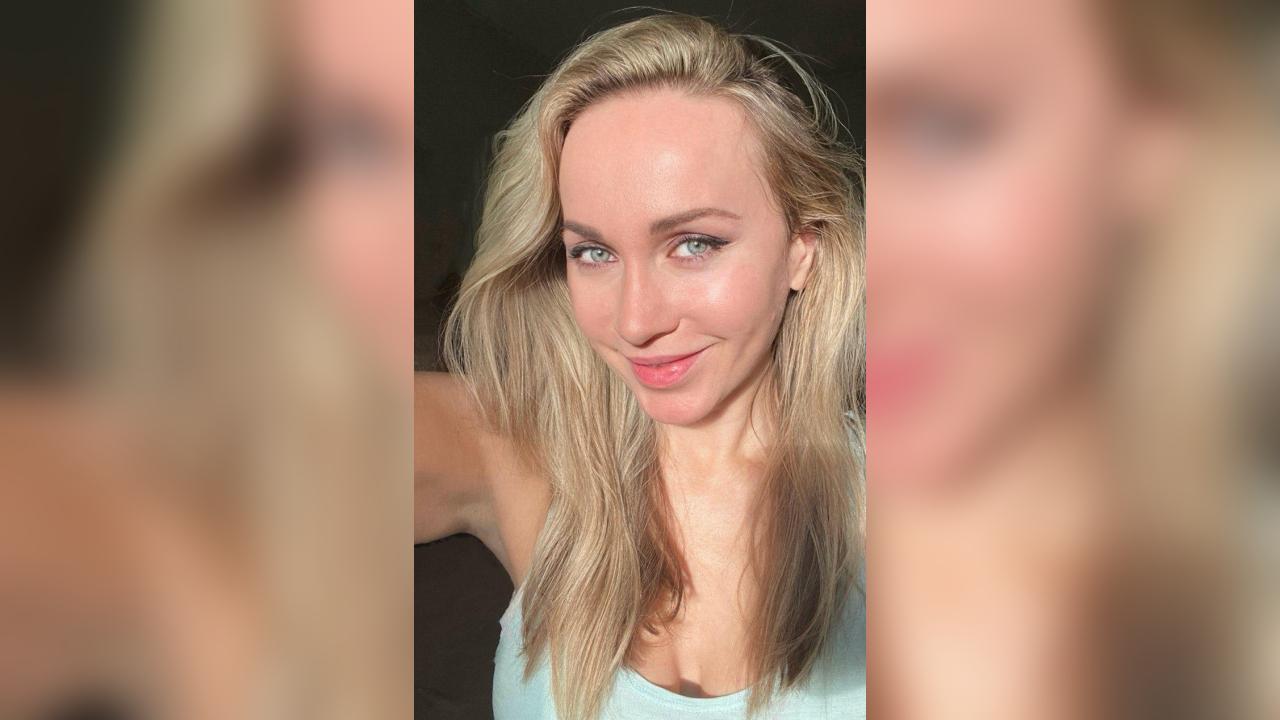 Webcam chat profile for Alicia3: Travel