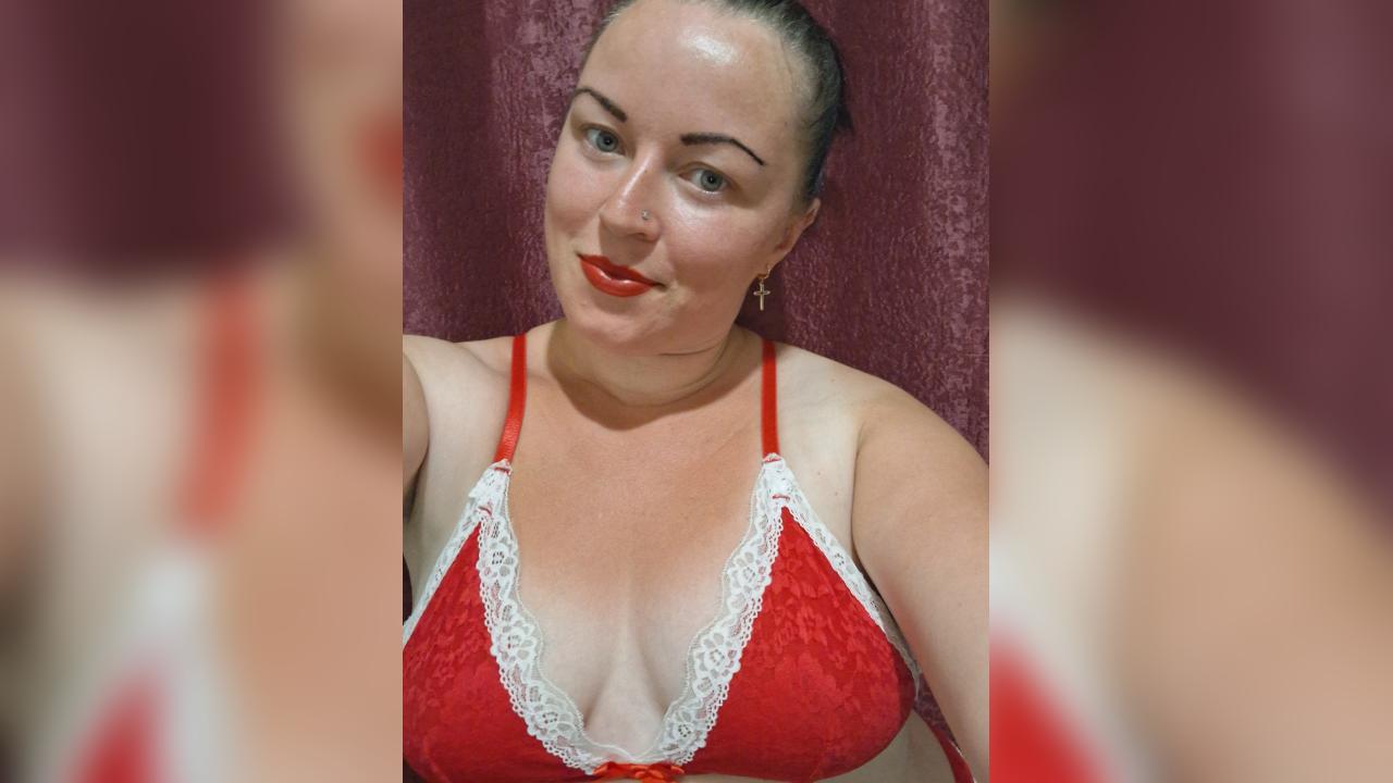 Webcam chat profile for sweetcandymmm: Piercings & tattoos
