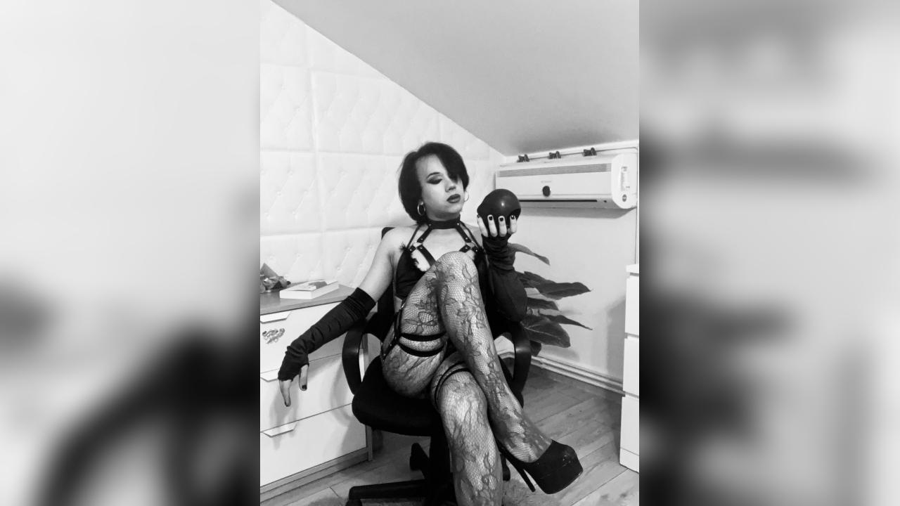 Webcam chat profile for FemCupid: Jerking off