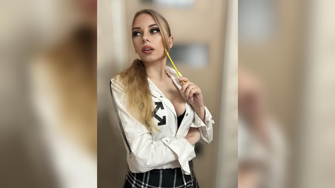 Webcam chat profile for Milagrosx: Legs, feet & shoes