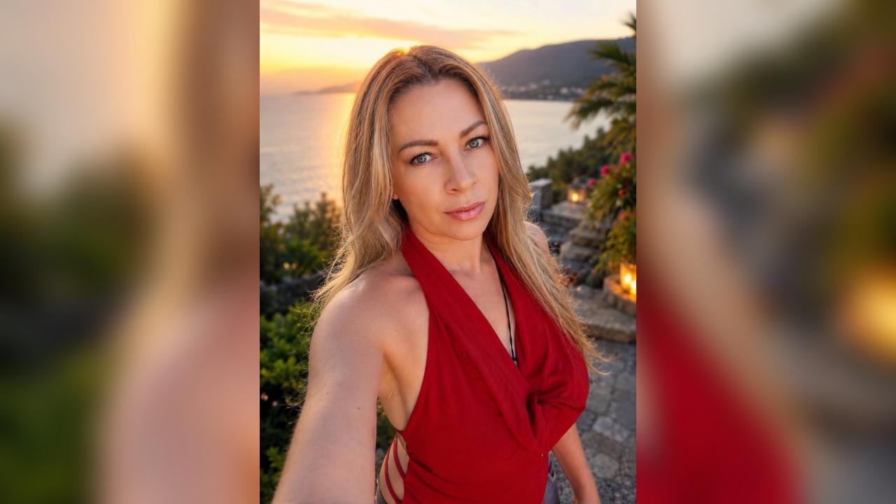 Webcam chat profile for Delira