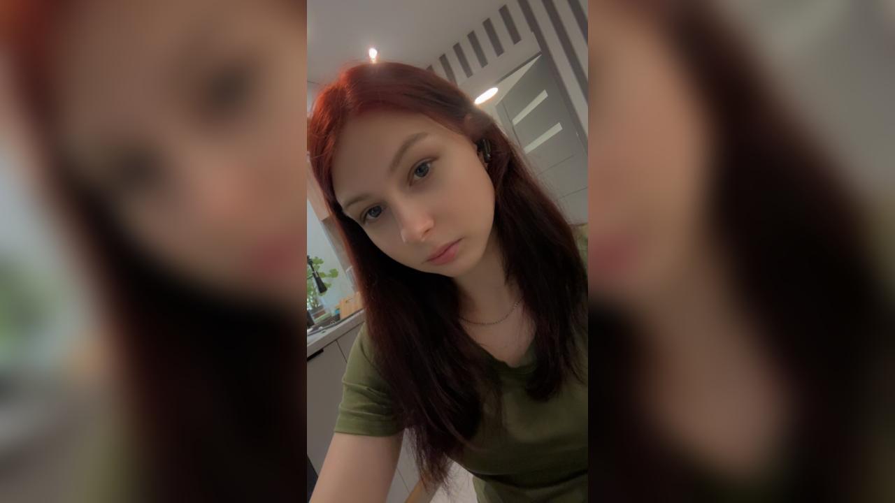 Webcam chat profile for KrisstinaSkay: Smoking
