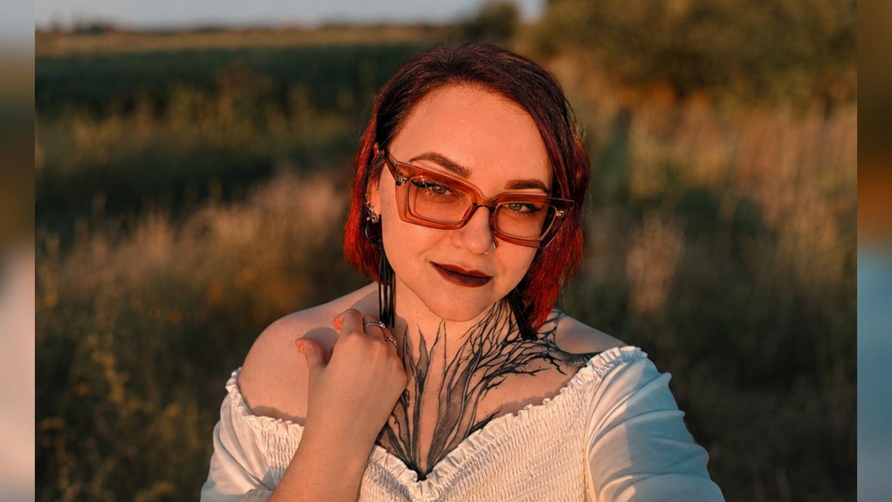 Webcam chat profile for TrueAlice: Travel