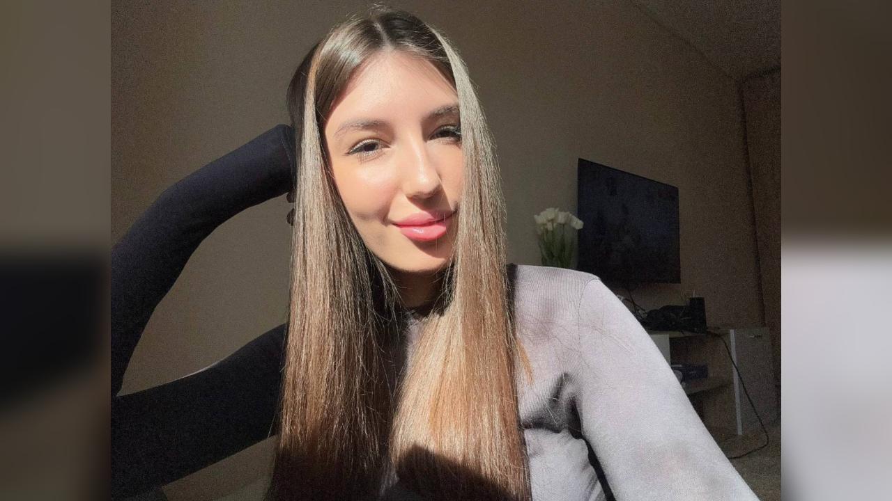 Webcam chat profile for Kaira: Ask about my Hobbies