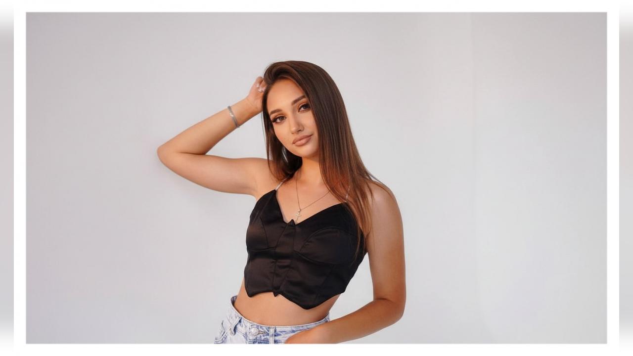Webcam chat profile for HayleyMonroe: Outfits