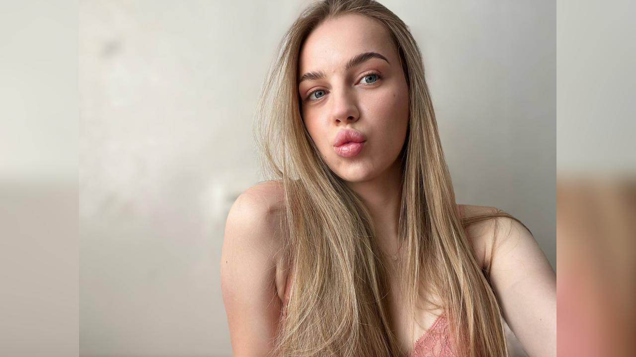 Webcam chat profile for PureLure: Dancing
