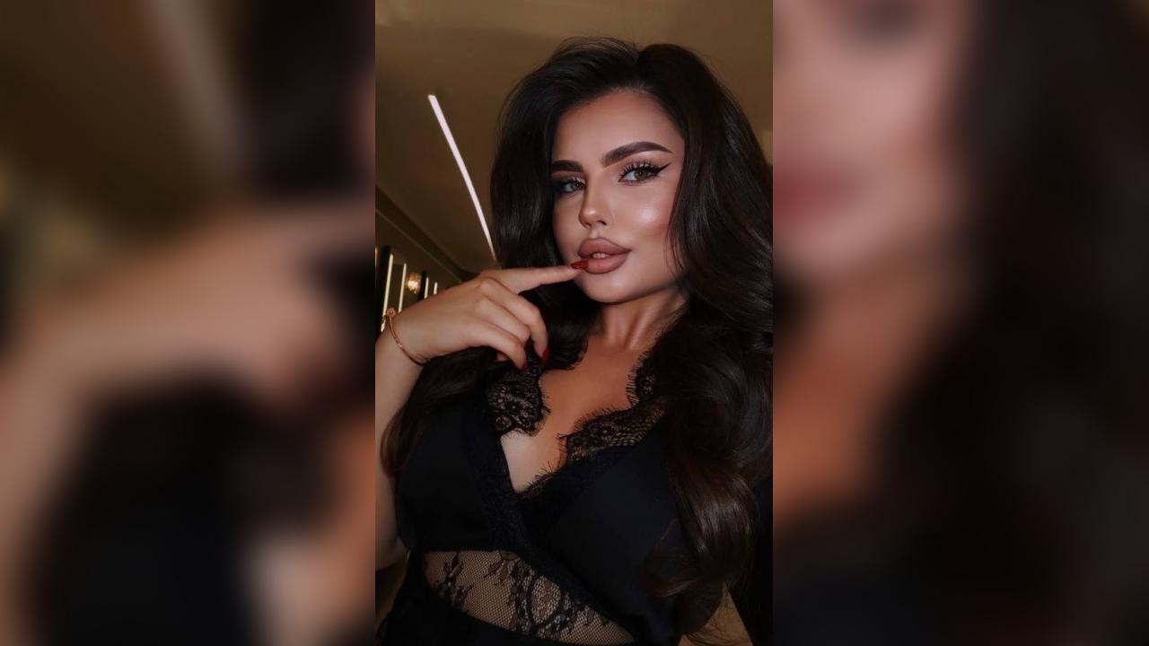 Webcam chat profile for BrunetteMuse: Dancing