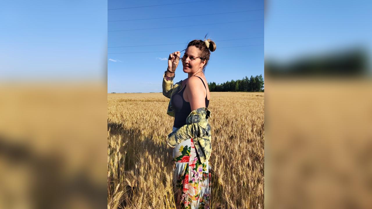 Webcam chat profile for CharmDiva: Dancing