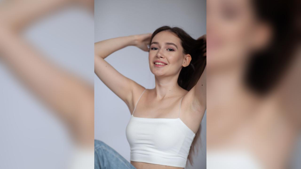Webcam chat profile for AnnaBanana: Travel