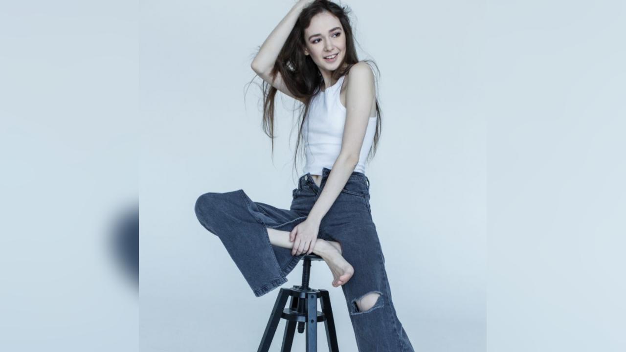 Webcam chat profile for AnnaBanana: Travel