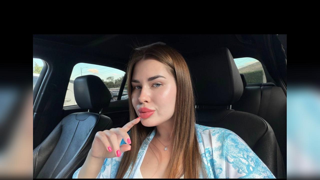Webcam chat profile for VikkiAmore: Dancing