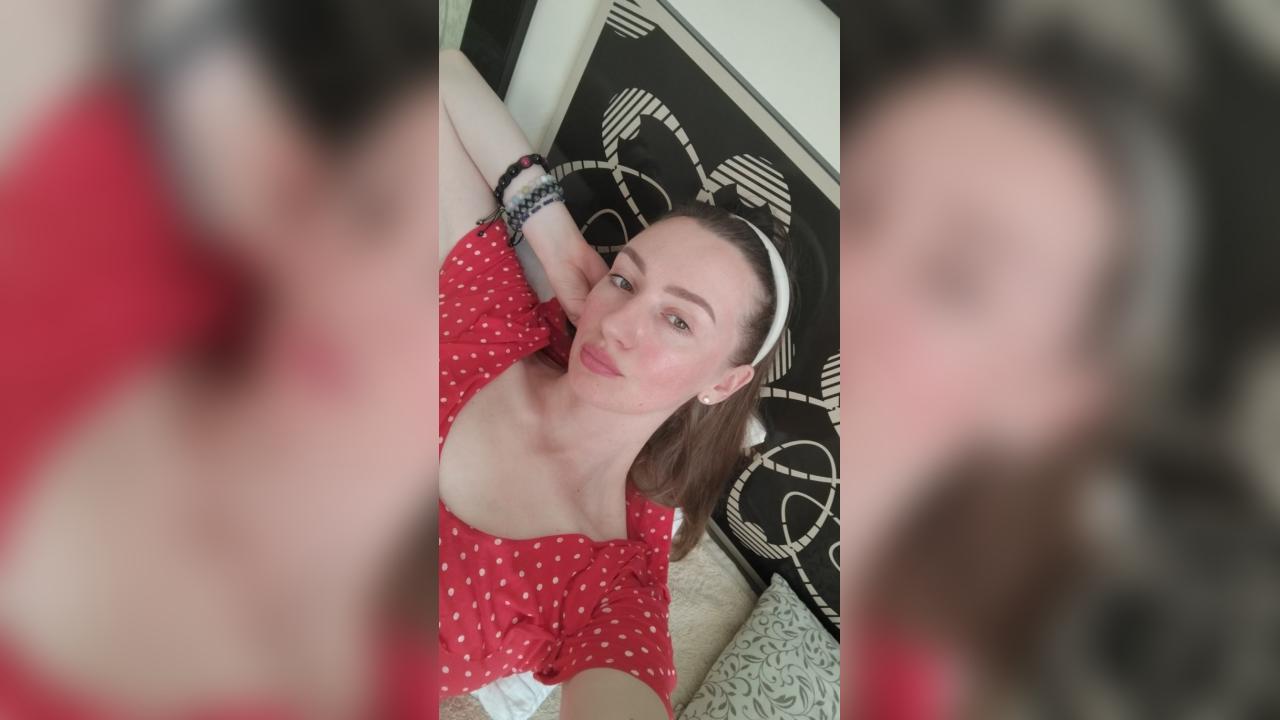 Webcam chat profile for Eira