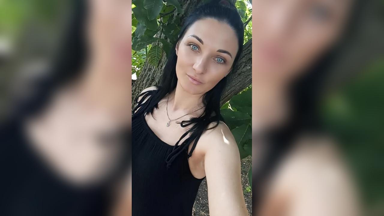 Webcam chat profile for VelvetBliss: Ask about my Hobbies