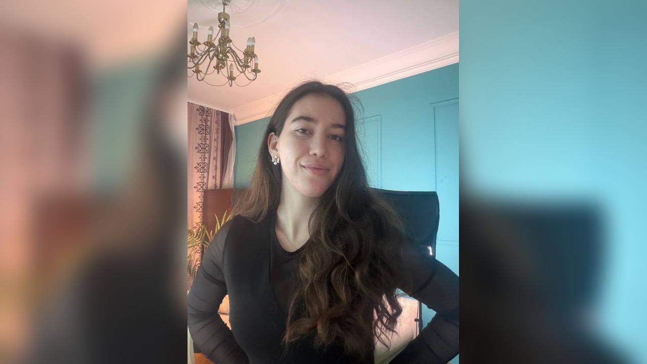 Webcam chat profile for BelleVia: Exhibition