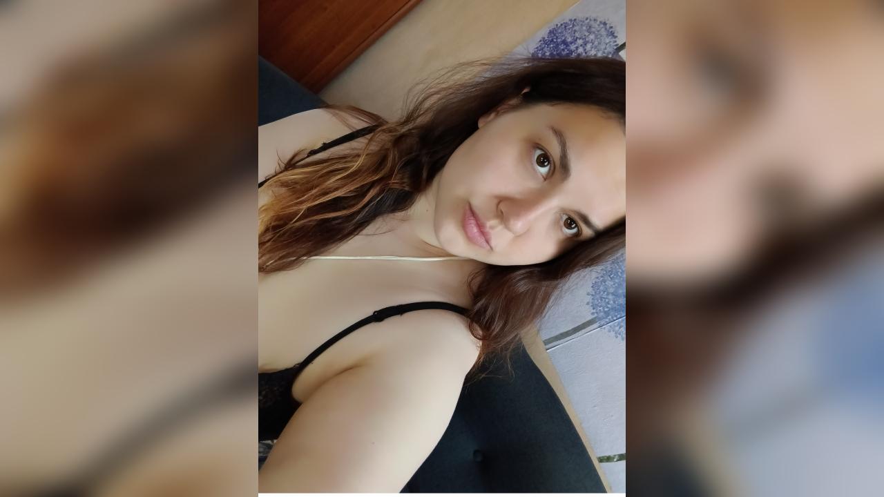 Webcam chat profile for Lilya: Legs, feet & shoes