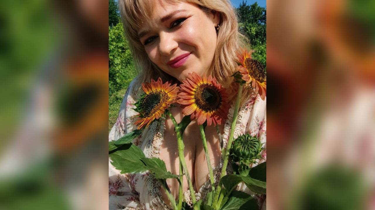 Webcam chat profile for Tersia: Ask about my Hobbies