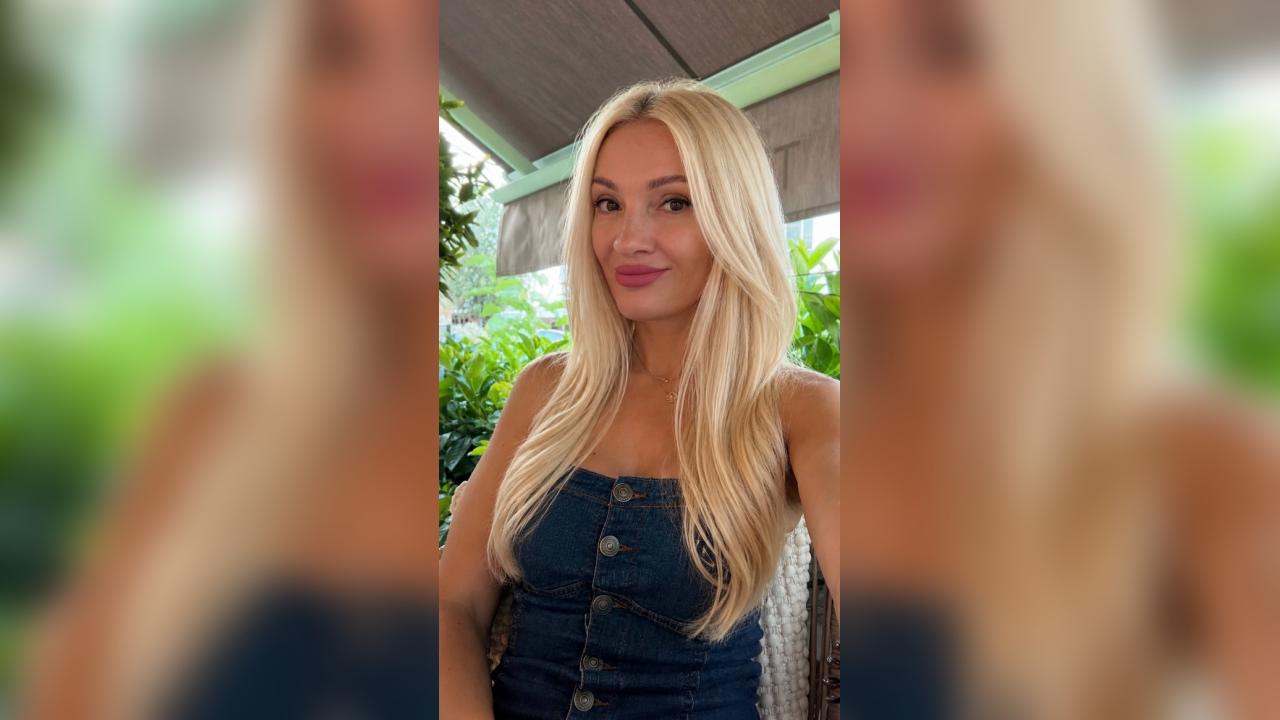 Webcam chat profile for ScarletLuxe: Ask about my Hobbies