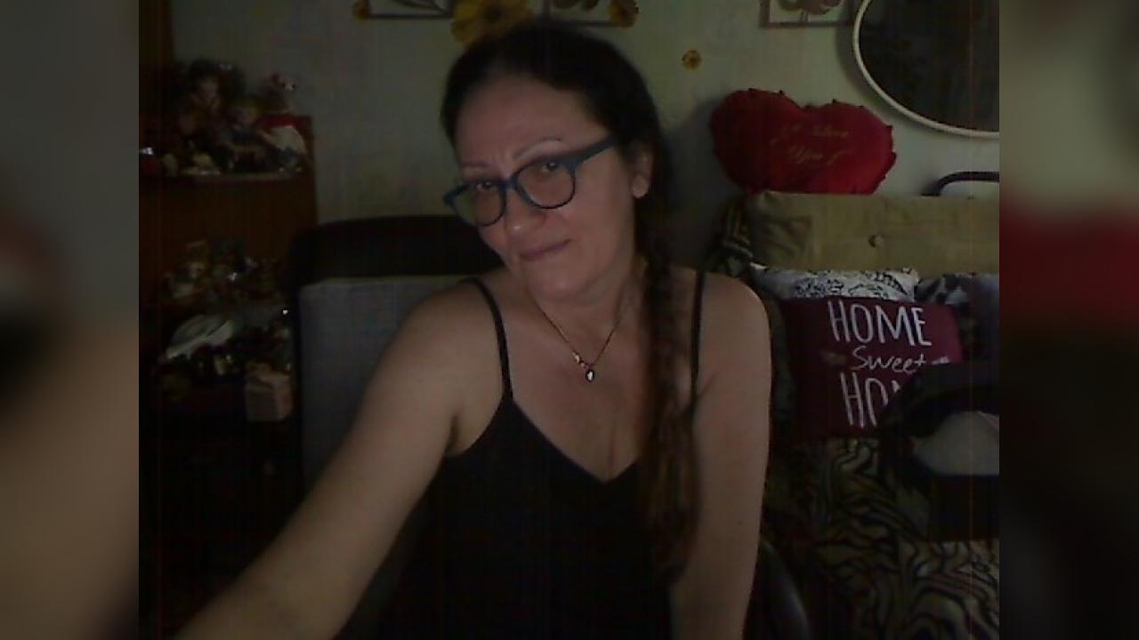 Webcam chat profile for HAIRYGIRL: Legs, feet & shoes