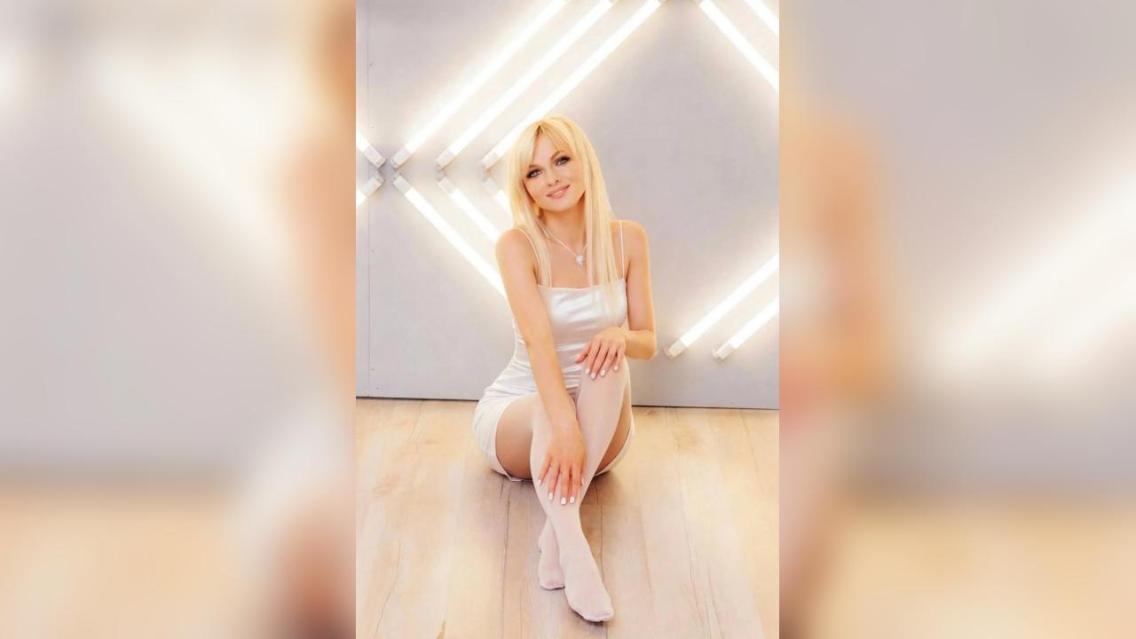 Webcam chat profile for Alicesunrise: Exhibition