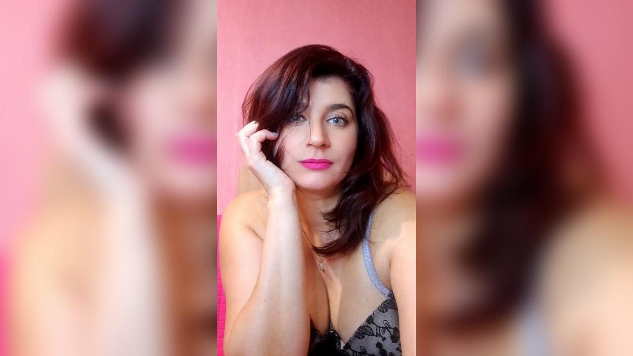 Webcam chat profile for Mia44: Art