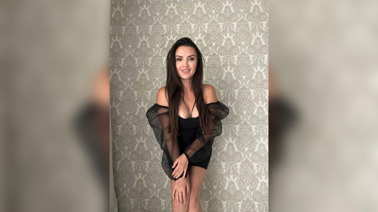 Webcam chat profile for RealWife: Outfits