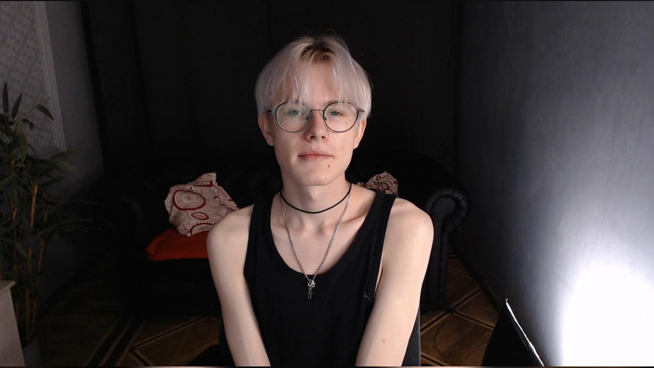 Webcam chat profile for LiamBlair: Nipple play