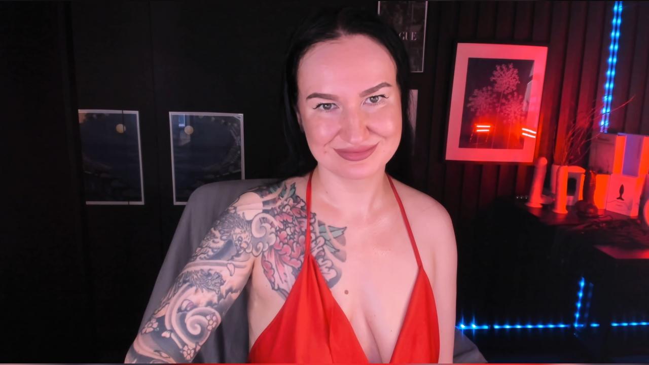 Webcam chat profile for LisaSin: Kissing