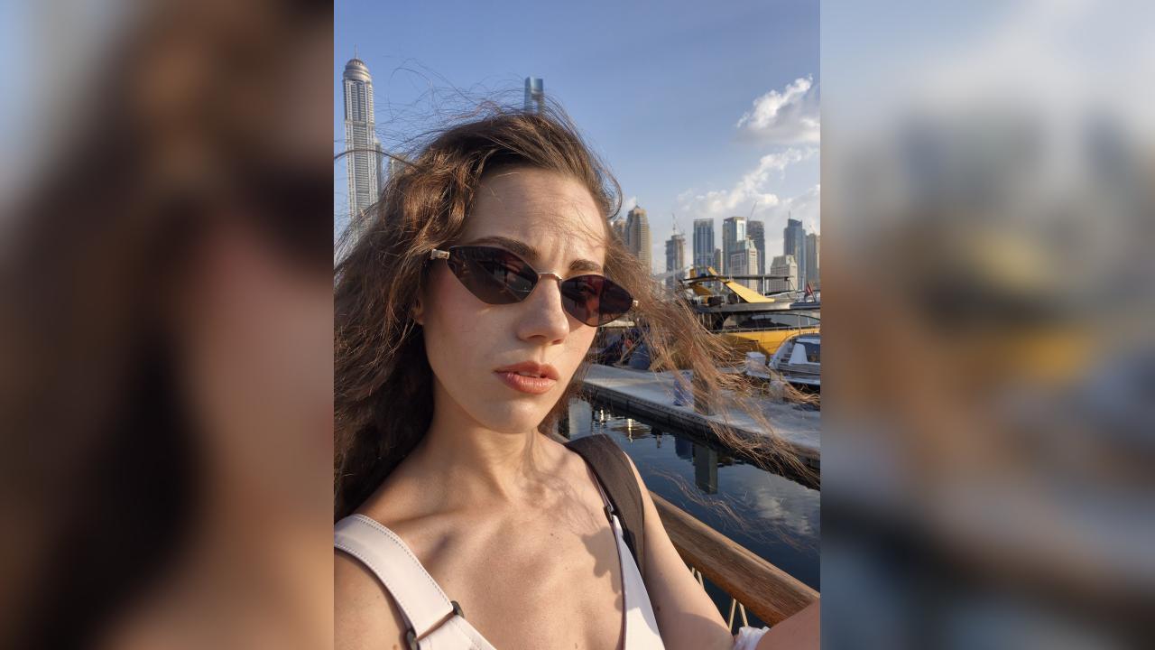 Webcam chat profile for ArianeEsther: Legs, feet & shoes