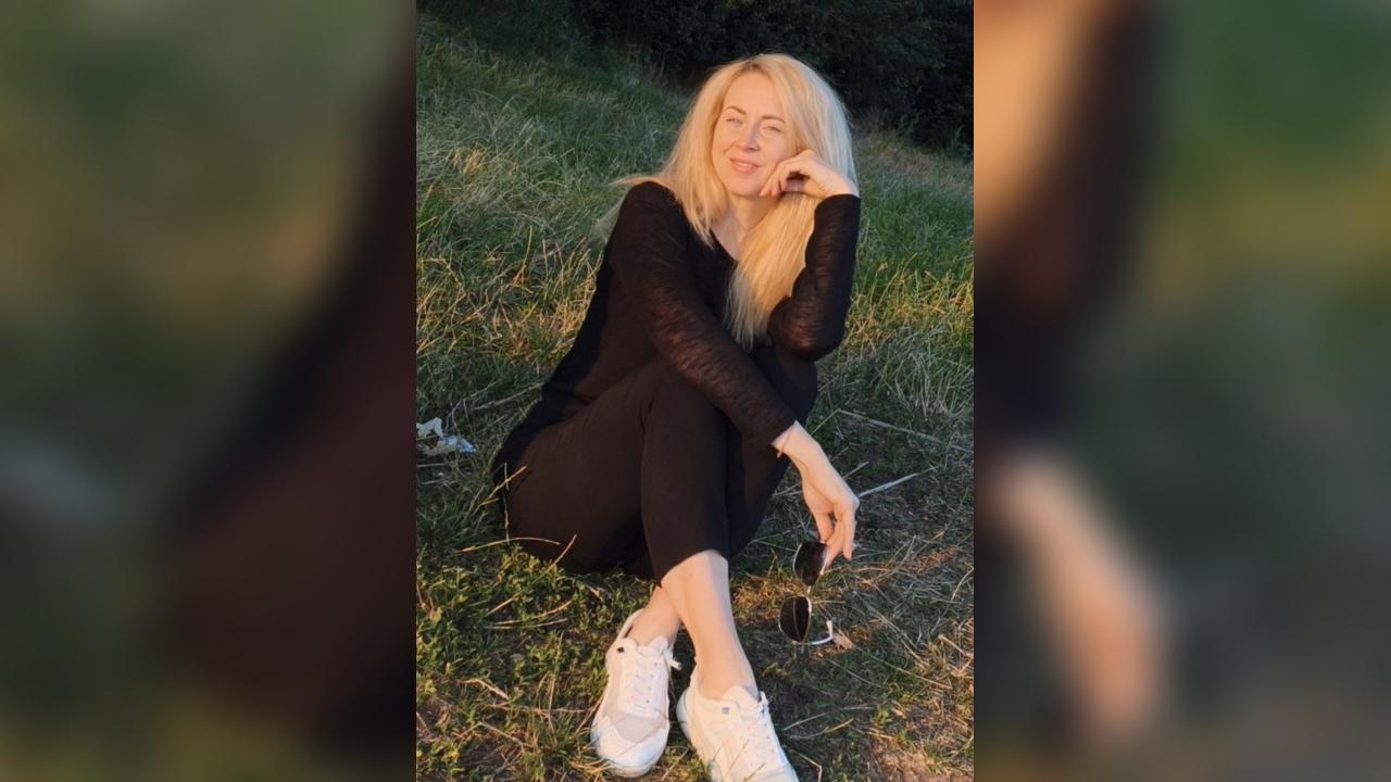 Webcam chat profile for SweettWomann: Legs, feet & shoes