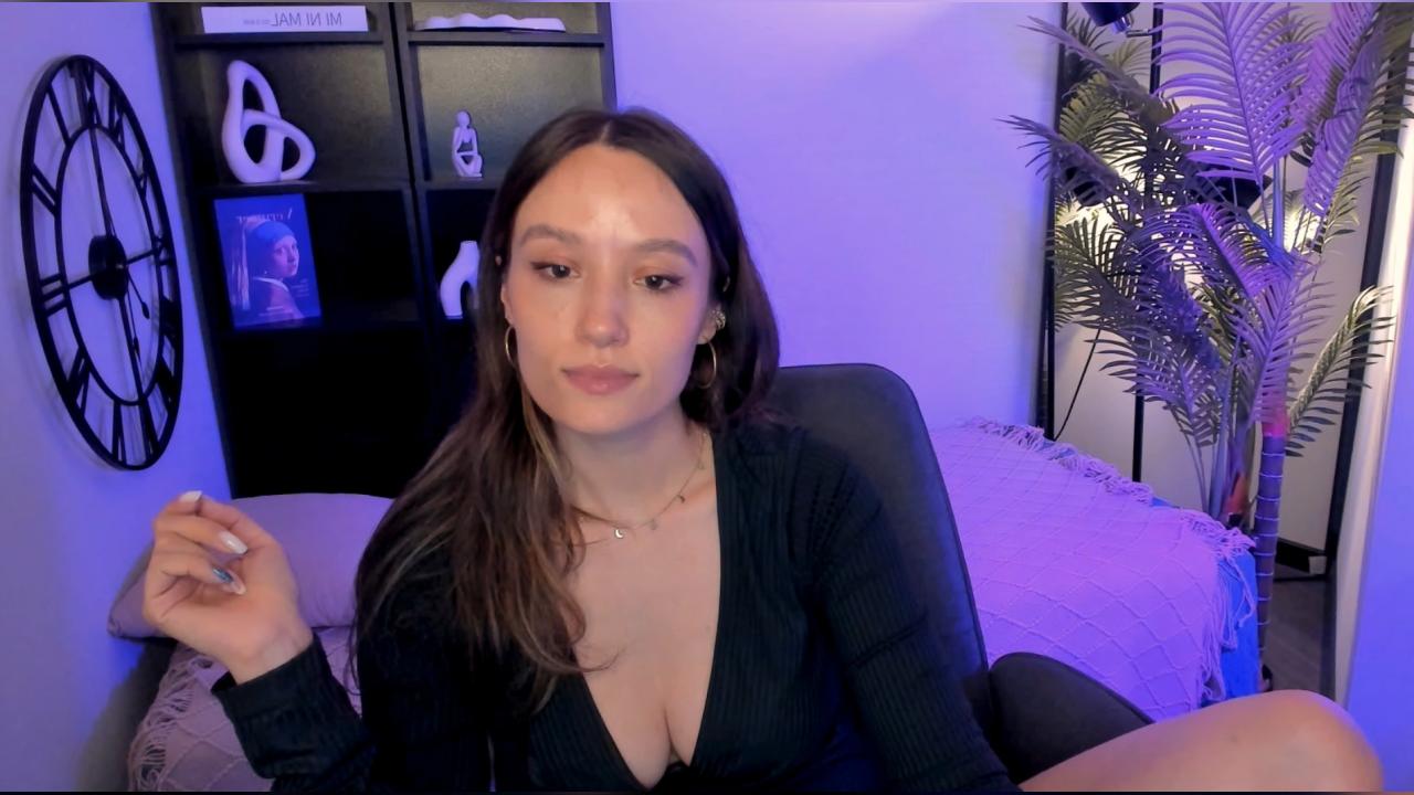 Webcam chat profile for AgnesGoddes: Legs, feet & shoes